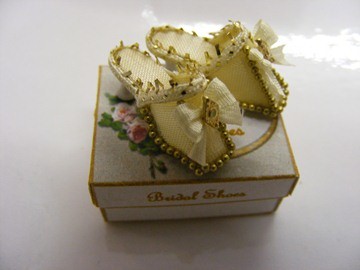 1/12th CREAM & GOLD WEDDING SHOES